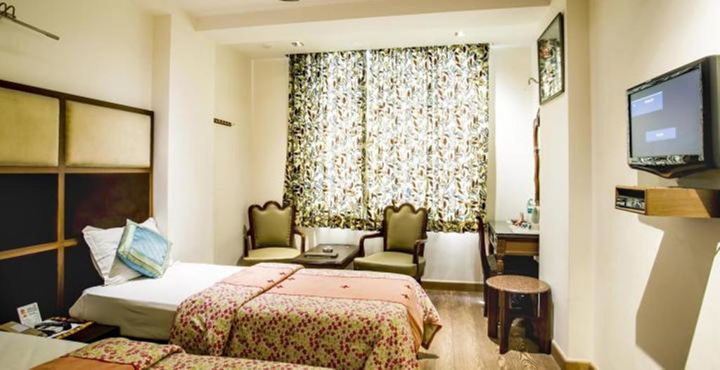 דלהי Hotel Arpit Palace מראה חיצוני תמונה