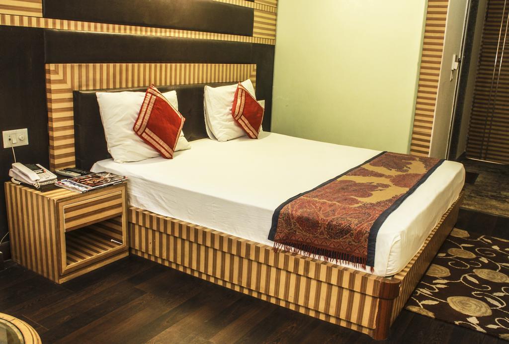 דלהי Hotel Arpit Palace מראה חיצוני תמונה